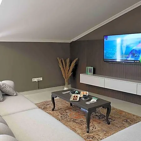 Pier21 House فندق 4*