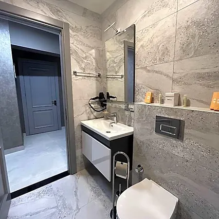 Pier21 House فندق دالامان