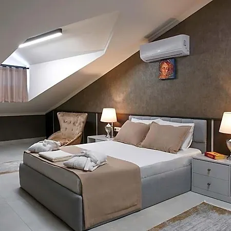 Pier21 House 4* دالامان