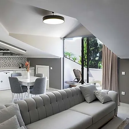 فندق Pier21 House 4*